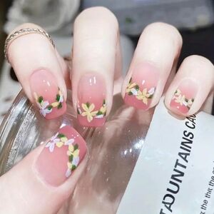 MANICURE Pink Floral Press-On Nails